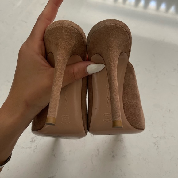 Gianvito Rossi Beige Suede Fanny Mules - Picture 4 of 5